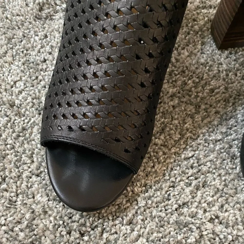 Lucky Brand Versino sandals NIB